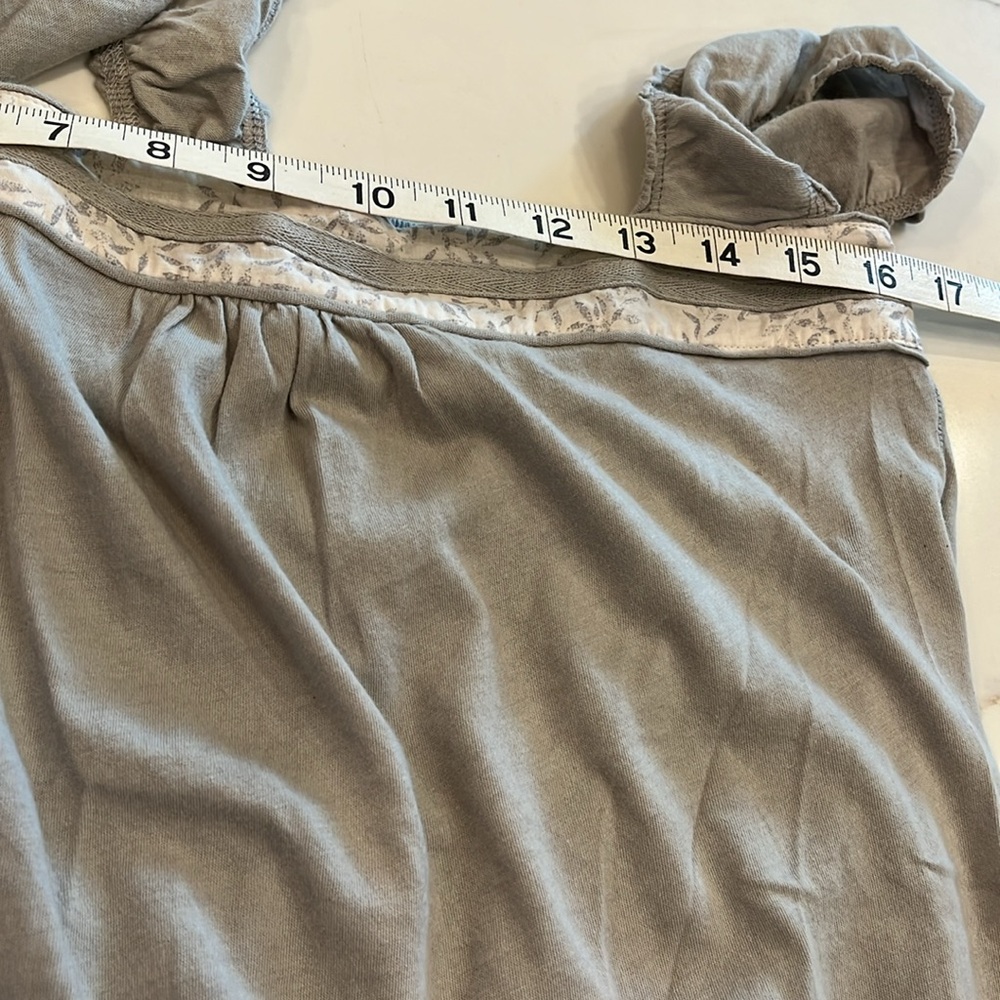 Abercrombie Gray Top with white & Gray front trim. Gathered straps & elastic Lg - Picture 11 of 13